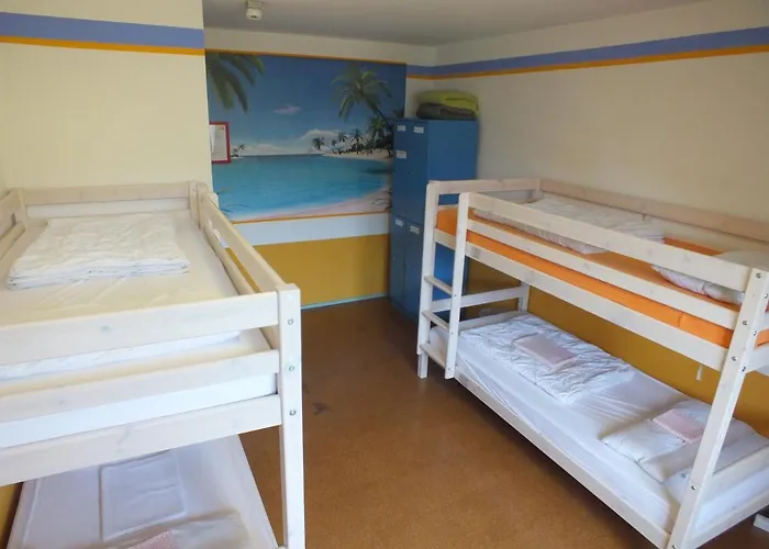 Max Hostel