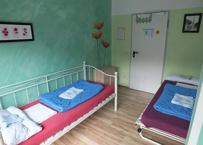 Max Hostel