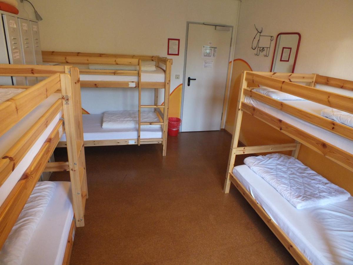Max Hostel *