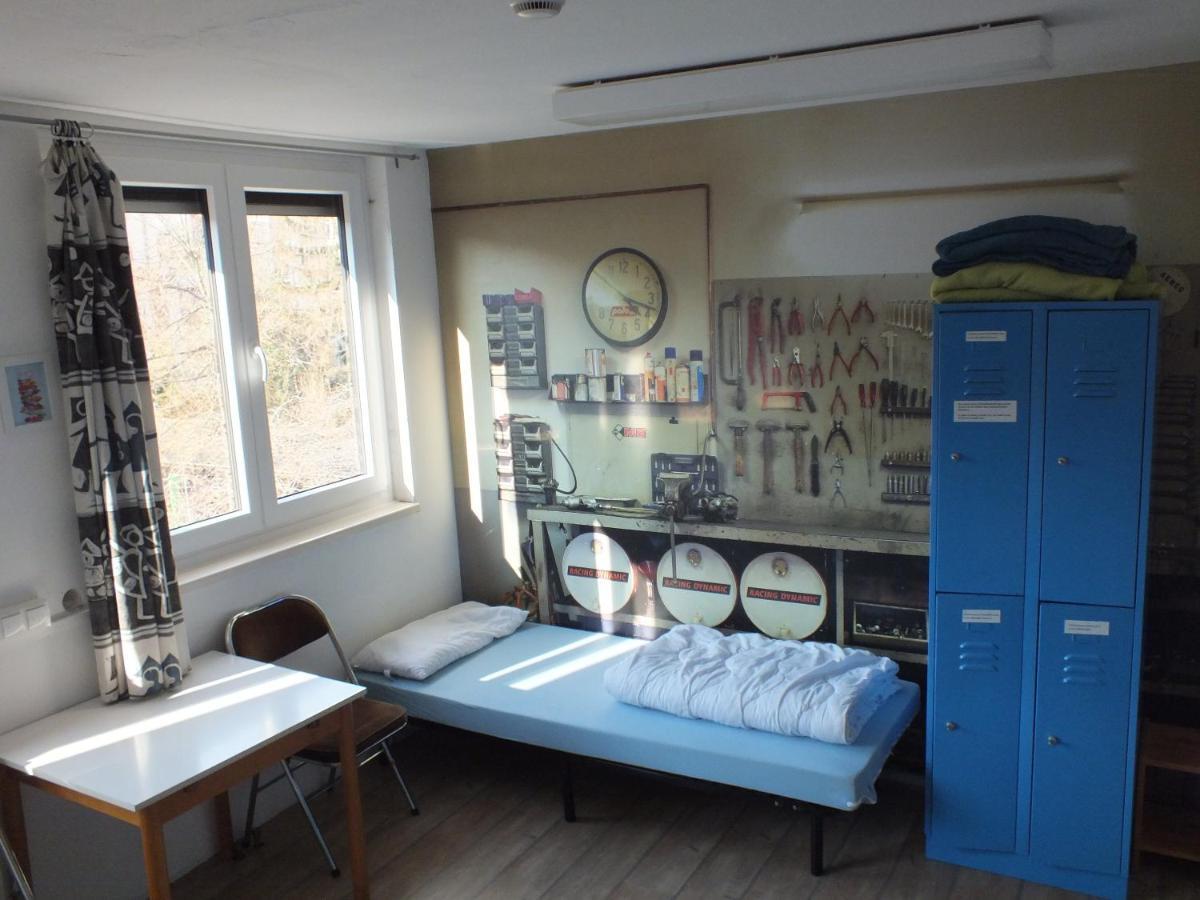 Max Hostel *