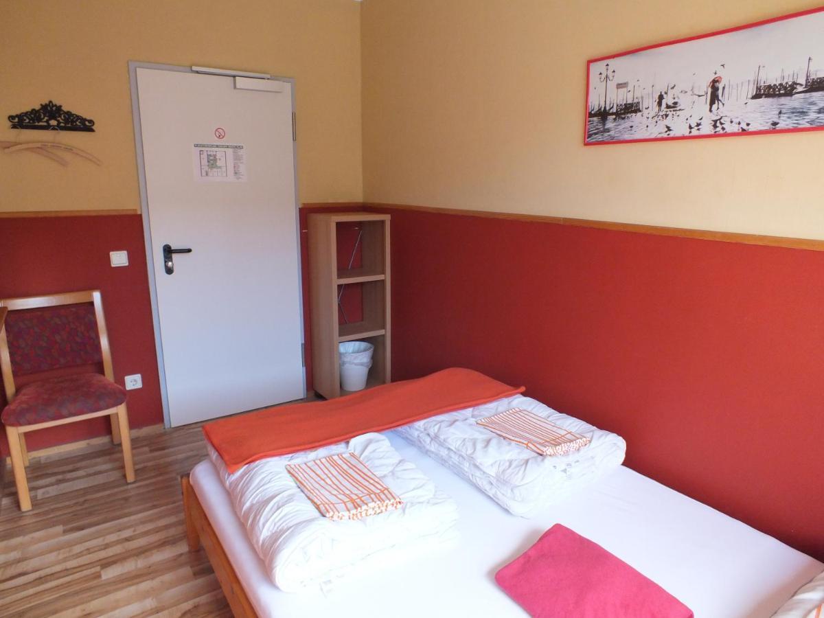 Hostel Max